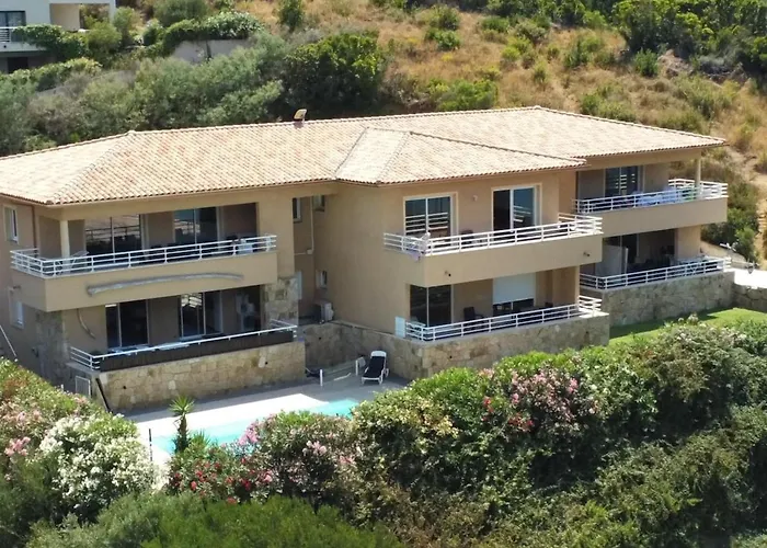 T3 - Bord De - Piscine - Vue Magnifique *